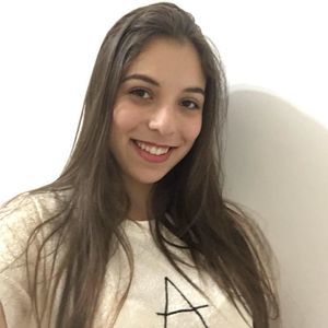 Meet your Posher, Júlia